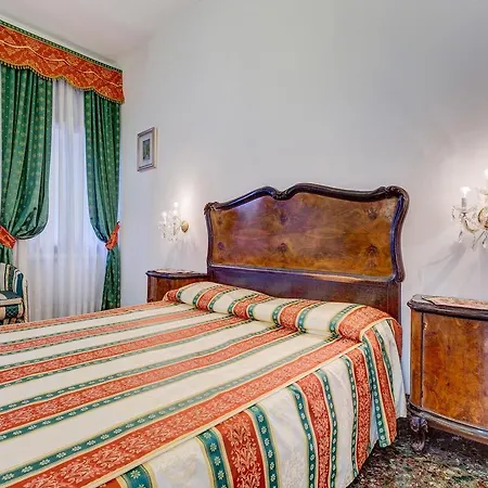 Ca' Derai Apartament *